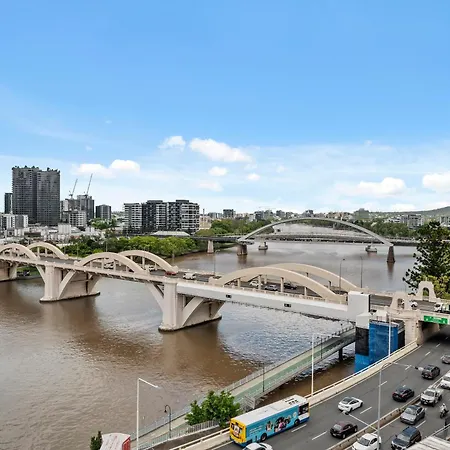 Cbd Near Stadium With & River Views! *