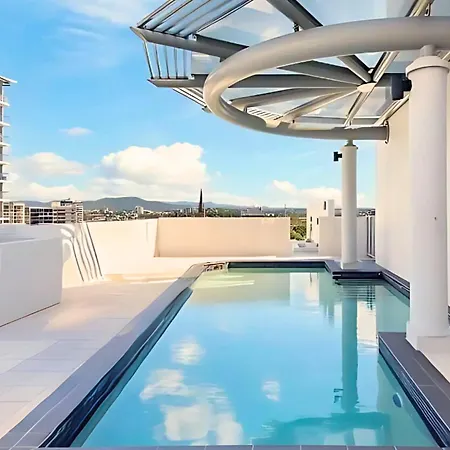 Metropolis Apartment *