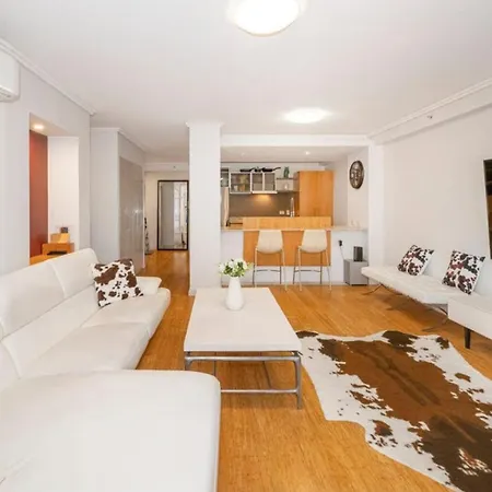 Metropolis Apartment