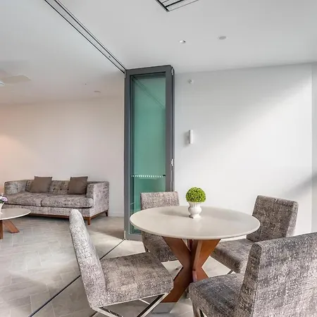 River View 2-bedroom With Parking Apartment *