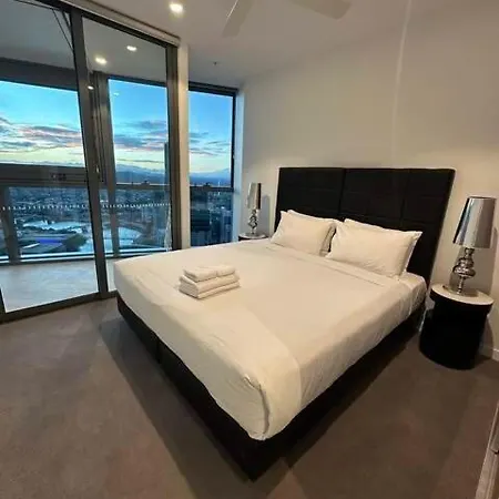 Apartment River View 2-bedroom With Parking *