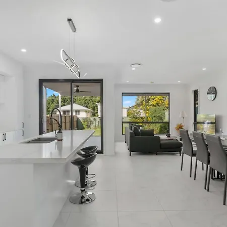 Spacious 5br Family In Leafy Corinda Holiday home *