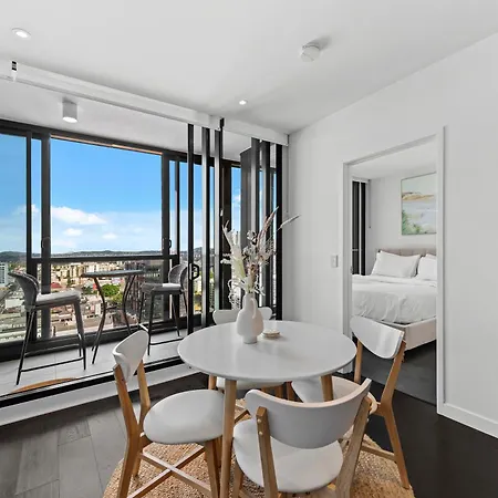 Valley Pad With And Mountain Views And Infinity Pool Brisbane