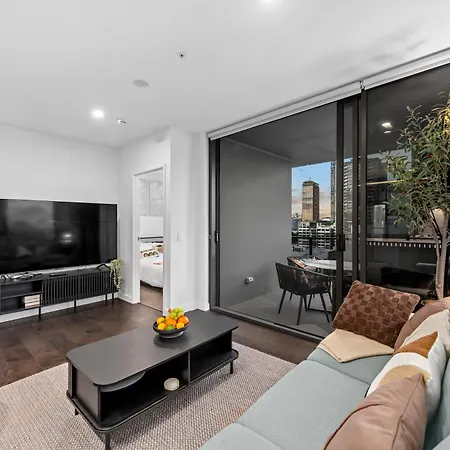 View With Balcony, King Bed And Rooftop Apartment *