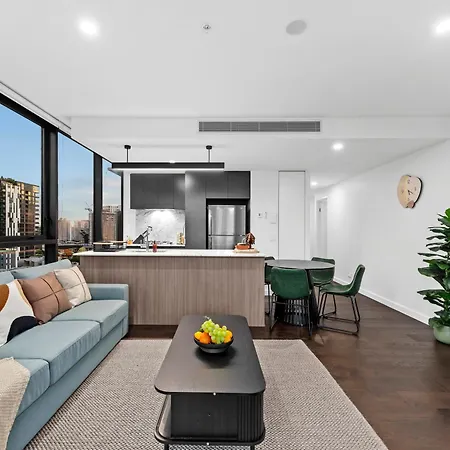 View With Balcony, King Bed And Rooftop Apartment *