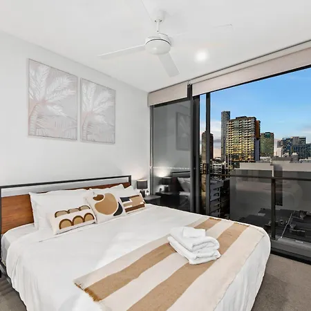 View With Balcony, King Bed And Rooftop Apartment Brisbane