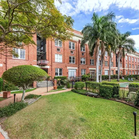 Apartment Riverfront Woolstore With Car Park, Pool And Ac *