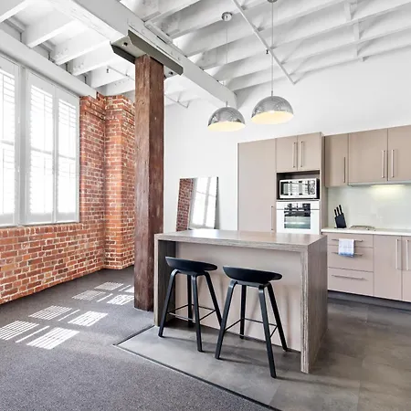 Apartment Riverfront Woolstore With Car Park, Pool And Ac