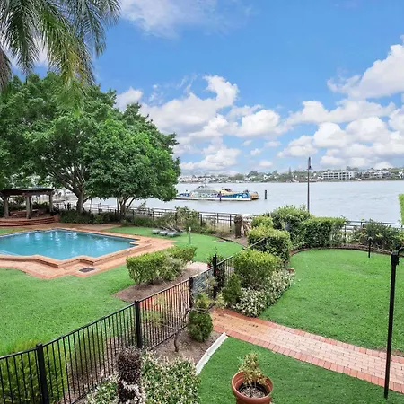 Riverfront Woolstore With Car Park, Pool And Ac Brisbane