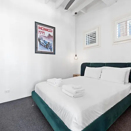 Riverfront Woolstore With Car Park, Pool And Ac