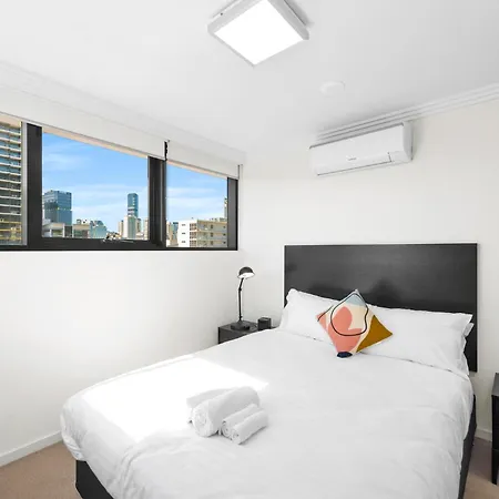 Spacious, Modern And Bright Apartment! Walk To Cbd! Apartment