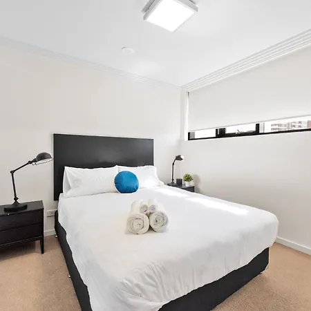 Apartment Spacious, Modern And Bright Apartment! Walk To Cbd!