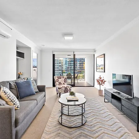 Apartment Spacious, Modern And Bright Apartment! Walk To Cbd!