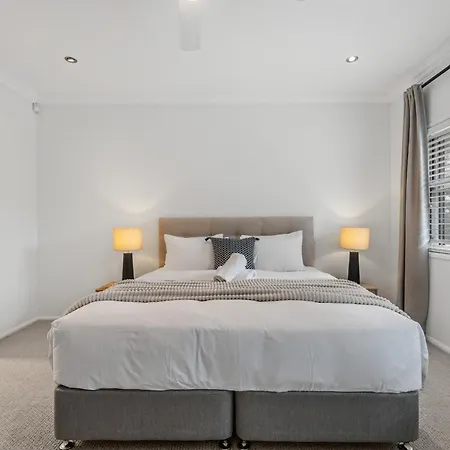 Maison Marie: Cinebar Getaway 4 Bedrooms 2.5 Baths Brisbane