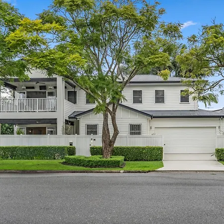 Holiday home Maison Marie: Cinebar Getaway 4 Bedrooms 2.5 Baths Brisbane