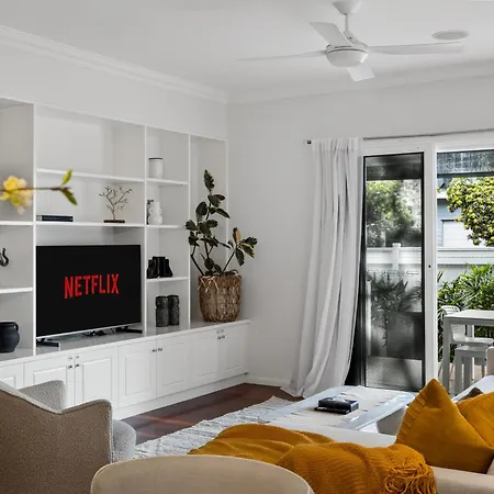 Maison Marie: Cinebar Getaway 4 Bedrooms 2.5 Baths *