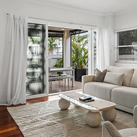 Maison Marie: Cinebar Getaway 4 Bedrooms 2.5 Baths *