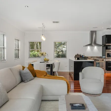 Maison Marie: Cinebar Getaway 4 Bedrooms 2.5 Baths