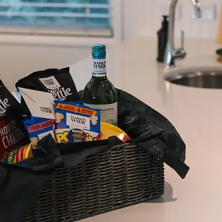 Maison Marie: Cinebar Getaway 4 Bedrooms 2.5 Baths Holiday home Brisbane