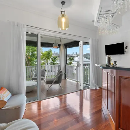 Maison Marie: Cinebar Getaway 4 Bedrooms 2.5 Baths Holiday home