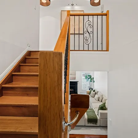 Holiday home Maison Marie: Cinebar Getaway 4 Bedrooms 2.5 Baths Brisbane