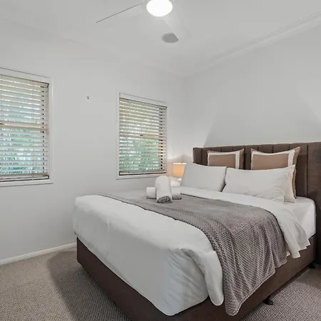 Maison Marie: Cinebar Getaway 4 Bedrooms 2.5 Baths Holiday home Brisbane