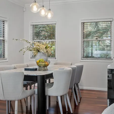 Maison Marie: Cinebar Getaway 4 Bedrooms 2.5 Baths