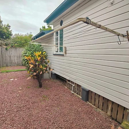 West Avenue Hideaway In Wynnum - 1 Bed And 1 Bath