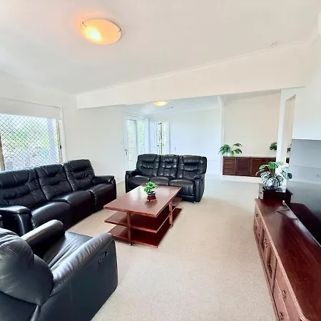 Leafy 3-bedroom Escape To Nature-air Conditioned With Smart Entry Holiday home *