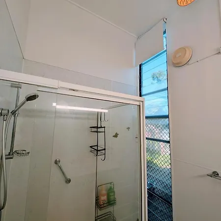 Leafy 3-bedroom Escape To Nature-air Conditioned With Smart Entry Holiday home