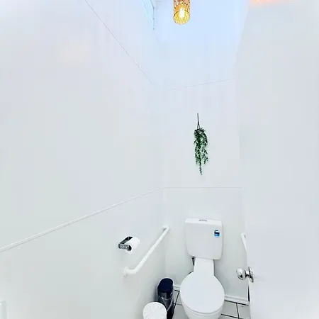 Leafy 3-bedroom Escape To Nature-air Conditioned With Smart Entry