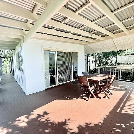 Holiday home Leafy 3-bedroom Escape To Nature-air Conditioned With Smart Entry *