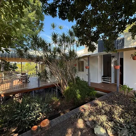 Holiday home Leafy 3-bedroom Escape To Nature-air Conditioned With Smart Entry *