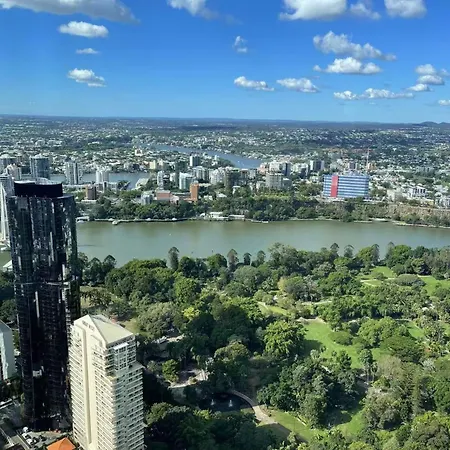 Queens Wharf 50th Floor Apartment *