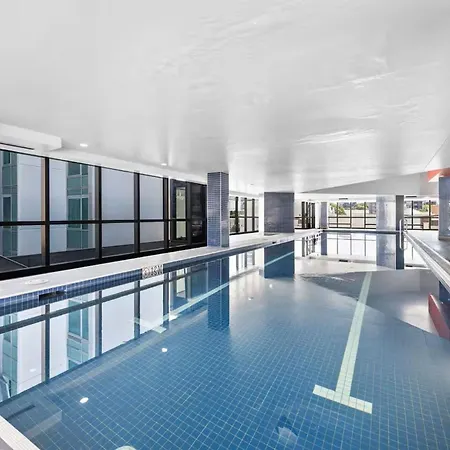 Stunning River View 2-bed With Pool, Sauna And Gym