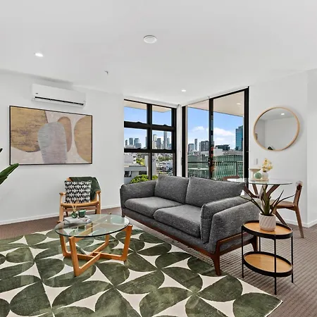 Spacious With Stunning Views And Car Park! *