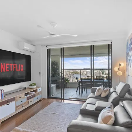 Apartment Stylish With Bbq Pool & Gym *