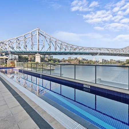 Stylish With Bbq Pool & Gym * Brisbane