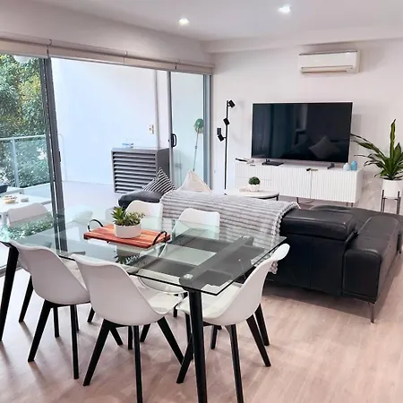 Spacious & Modern Close To & Airport Apartment Brisbane