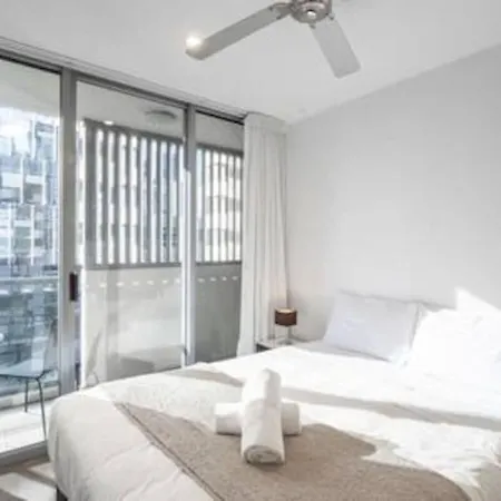 Chic Living 1b1b Shared Pool Bbq Gym C31 *