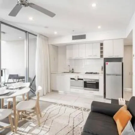 Apartment Chic Living 1b1b Shared Pool Bbq Gym C31 *
