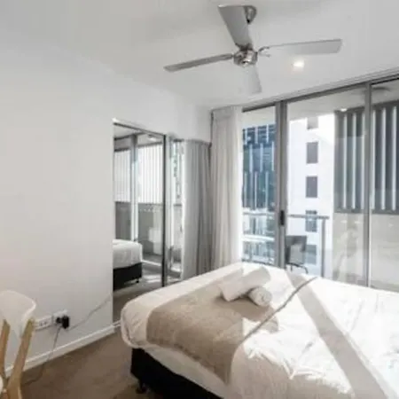 Apartment Chic Living 1b1b Shared Pool Bbq Gym C31 Brisbane
