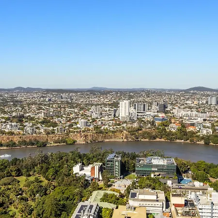 Queen's Wharf Luxury River Views Apartment *