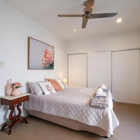 Short On Esplanade One Bedroom With Private Pool Brisbane