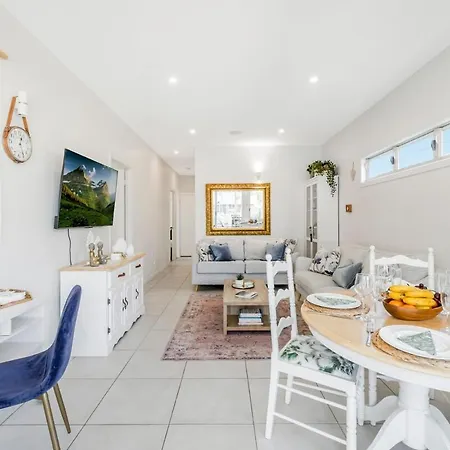 Short On Esplanade One Bedroom With Private Pool * Brisbane