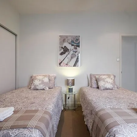 Short On Esplanade One Bedroom With Private Pool Brisbane