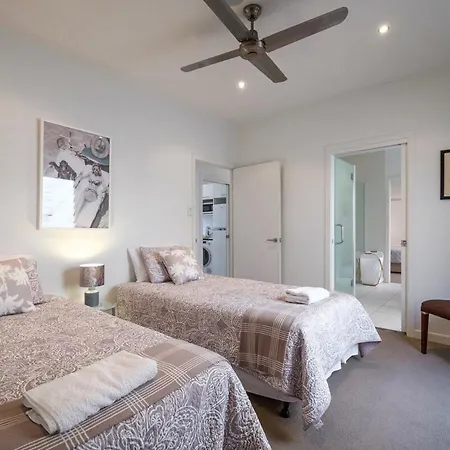 Short On Esplanade One Bedroom With Private Pool Brisbane