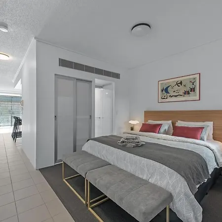 Artful Abode 1bed-1bath-1car - 5 Mins To Cbd Apartment Brisbane