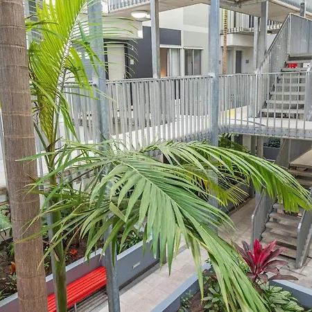Artful Abode 1bed-1bath-1car - 5 Mins To Cbd Apartment *