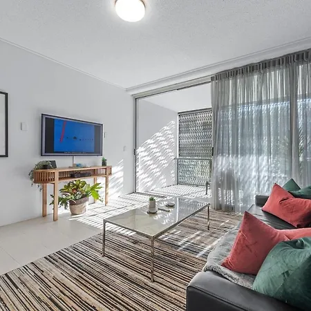 Artful Abode 1bed-1bath-1car - 5 Mins To Cbd Apartment *